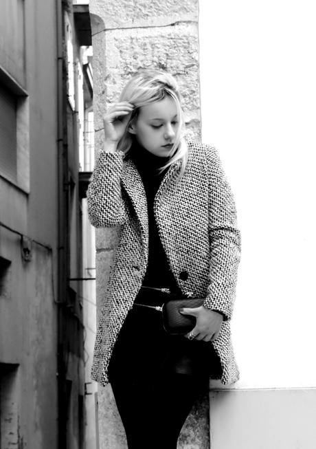 Cappotto bianco e nero e gonna di pelle asimmetrica fashion bloggers italiane Teresa Morone