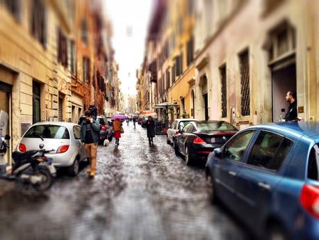 Via Urbana Pedonale. Ecco come i cittadini vengono strumentalizzati dai nemici del progetto che vogliono far tornare la strada come in queste foto