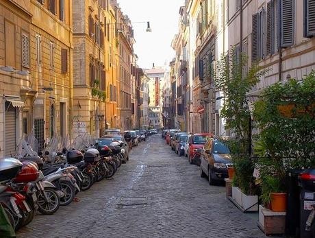 Via Urbana Pedonale. Ecco come i cittadini vengono strumentalizzati dai nemici del progetto che vogliono far tornare la strada come in queste foto