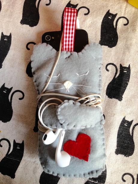 Diy felt cat phone case – Faidate: gatto portacellulare in feltro diy-felt-cat-phone-case-2