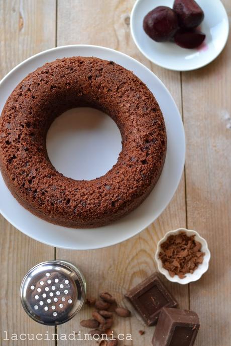 torta al cioccolato e rape rosse