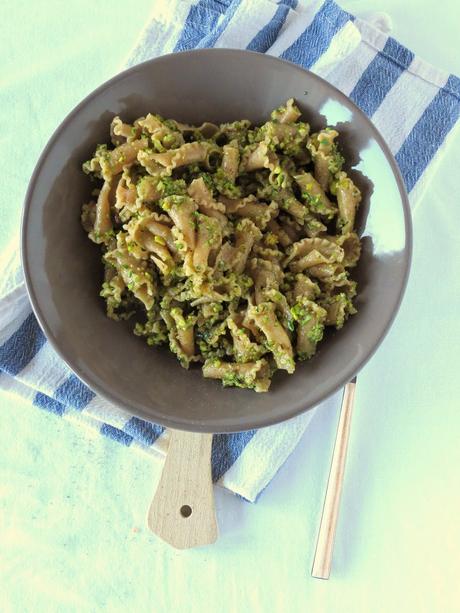 Fiori di Timilìa integrale al pesto di pistacchi e zucchine