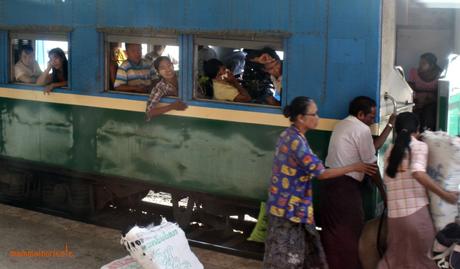 Nel vivo della Birmania salendo sul Circular Train di Yangon