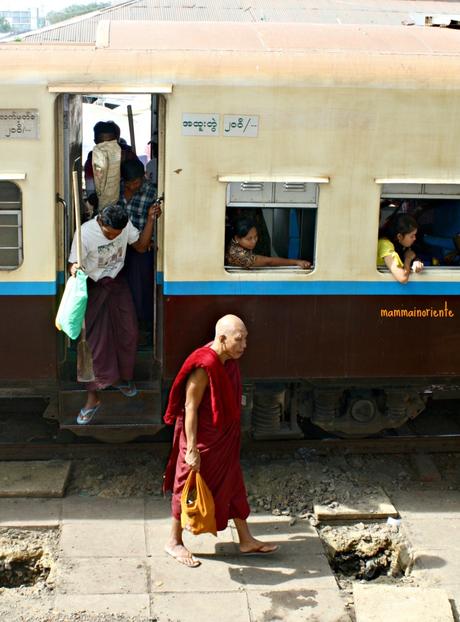 Nel vivo della Birmania salendo sul Circular Train di Yangon