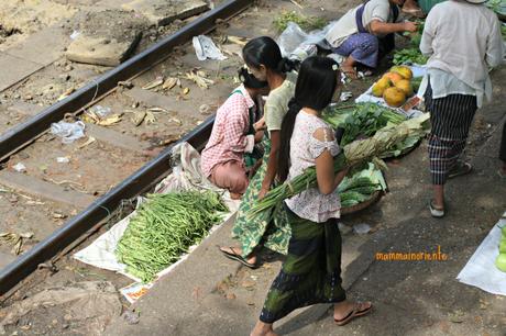 Nel vivo della Birmania salendo sul Circular Train di Yangon