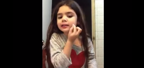 baby youtuber alle prese con il makeup
