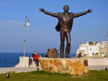 Le statue dei nostri miti, di Wazza Kanazza