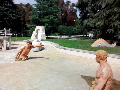 La fontana dei bagni misteriosi (di De Chirico).