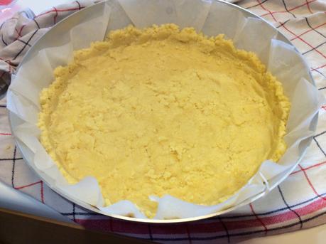 SRICIOLATA DELLA NONNA CON CREMA PASTICCIERA AL LIMONE E PINOLI