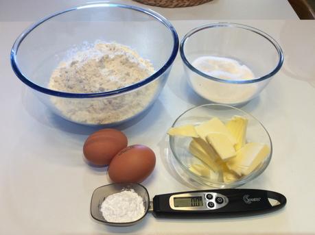 SRICIOLATA DELLA NONNA CON CREMA PASTICCIERA AL LIMONE E PINOLI