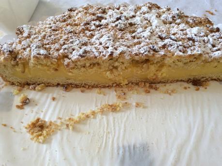 SRICIOLATA DELLA NONNA CON CREMA PASTICCIERA AL LIMONE E PINOLI