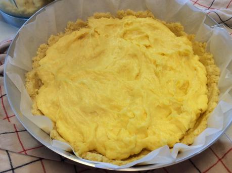 SRICIOLATA DELLA NONNA CON CREMA PASTICCIERA AL LIMONE E PINOLI