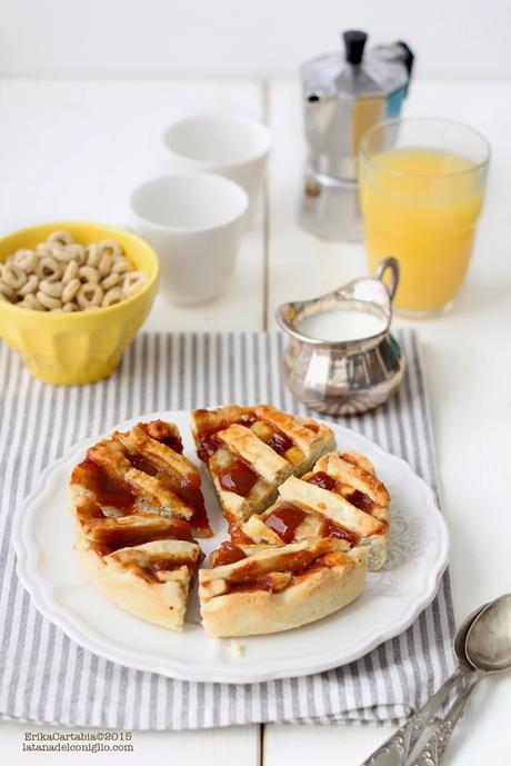 Crostata vegana con frolla all'olio e confettura di corbezzolo