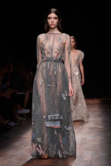 Valentino : Runway - Paris Fashion Week Womenswear Spring/Summer 2015
