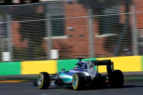 GP Melbourne : Hamilton vince in scioltezza, Vettel terzo all'esordio in rosso