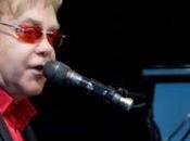 totalitario Elton John: #BoycottDolceGabbana