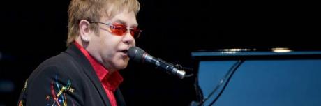 Il totalitario Elton John: #BoycottDolceGabbana
