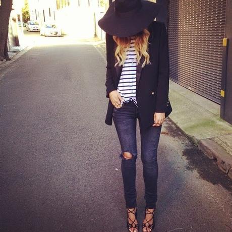 outfit jeans strappati