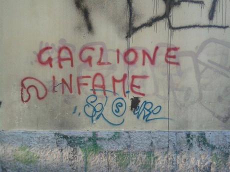 Graffito contro Gaglione