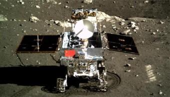 Yutu, “Coniglio di Giada”, come appariva sulla superficie lunare nel December 2013. Trasportava quattro strumenti scientifici, tra cui un radar a penetrazione di suolo che ha scandagliato le stratificazioni al disotto del sito di atterraggio. Crediti: Chinese Academy of Sciences 