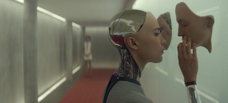 Ex Machina porta la singolarità al cinema