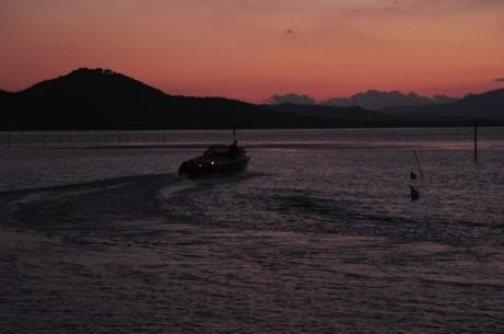 Sposarsi in Umbria e godersi il Lago Trasimeno noleggiando una barca di lusso