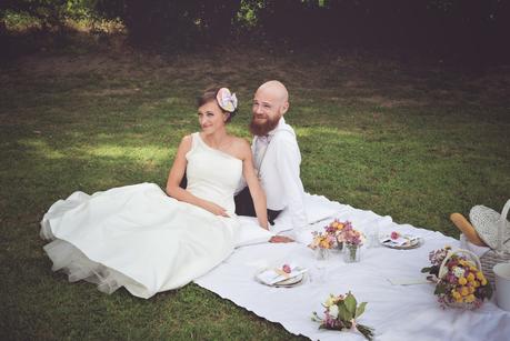 LOVE IS A VINTAGE CHIC WEDDING PIC-NIC