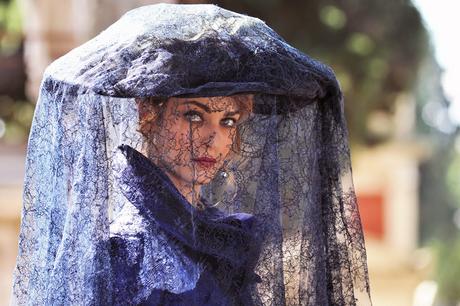 La Dama Velata: Miriam Leone a metà tra “Downton Abbey” e “Via col Vento”