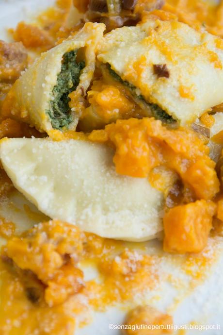 Mezzelune con ricotta e bieta rossa al ragoût di zucca e salsiccia