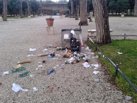 Il degrado si divora un gioiello come il Giardino degli Aranci. E pensare che basterebbe dar seguito al progetto-chiosco annullato da questa amministrazione