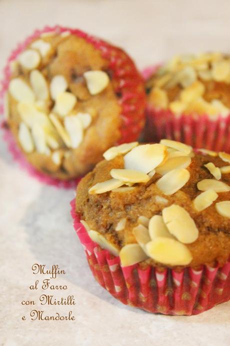 Muffin al Farro con zucchero Muscovado, Mirtilli e Mandorle