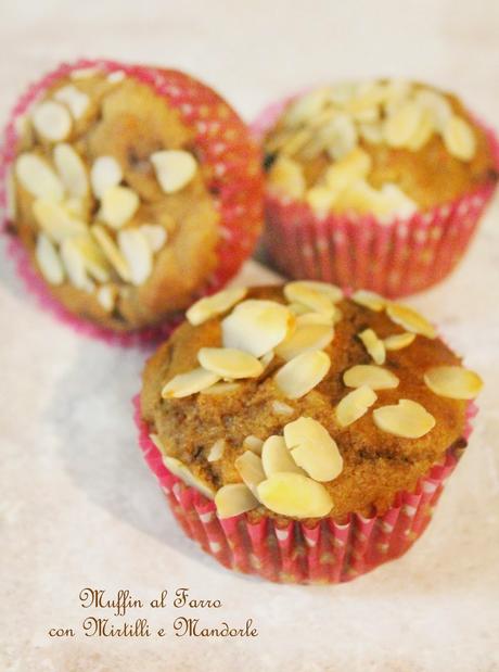 Muffin al Farro con zucchero Muscovado, Mirtilli e Mandorle