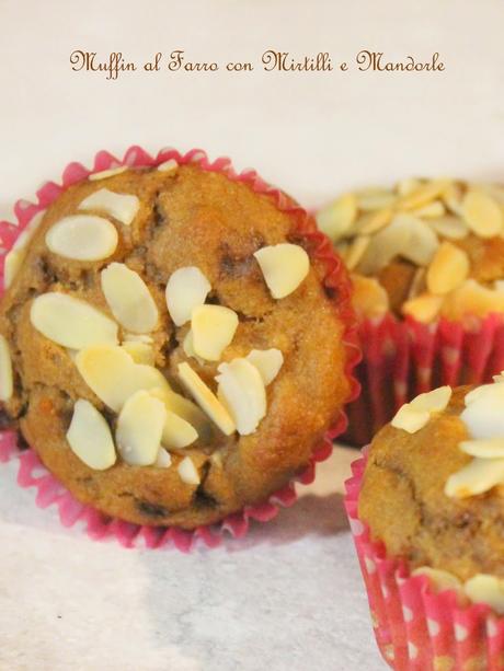 Muffin al Farro con zucchero Muscovado, Mirtilli e Mandorle