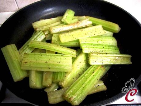 Cardo piccante gratinato al forno con besciamella light all'aroma di mandarino: ed è tutto una sorpresa