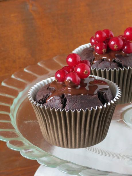 Muffins di kamut al cioccolato extra fondente e ribes