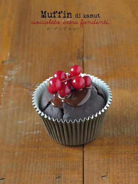 Muffins di kamut al cioccolato extra fondente e ribes