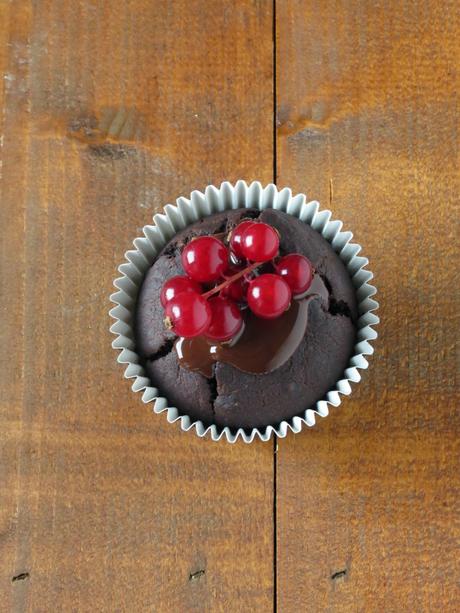 Muffins di kamut al cioccolato extra fondente e ribes