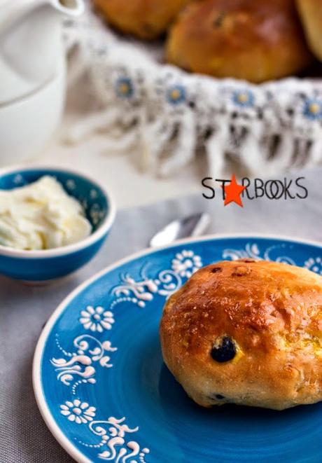 Giochiamo alle Signore: un te con la Regina e Fruit tea cakes per lo Starbooks