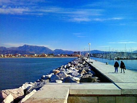 Vista dal molo di Viareggio