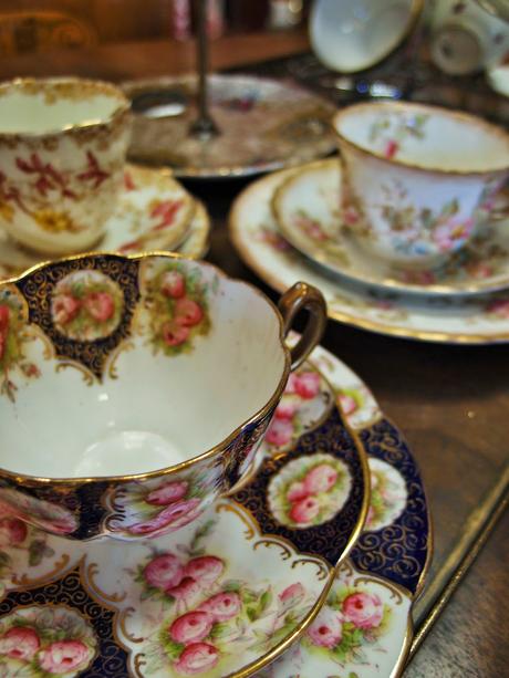 Porcellane inglesi per un tè di Pasqua con le amiche..