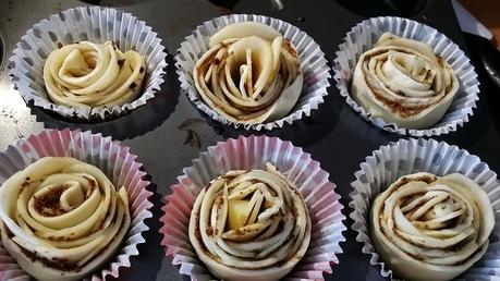 Rose di pastasfoglia e mele per un tè con le amiche o per festeggiare tutti i PAPA'....AUGURI!