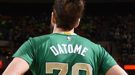 La storia delle maglie da basket: dal 1891 alla Nba fino a oggi La storia delle maglie da basket: dal 1891 alla Nba fino a oggi