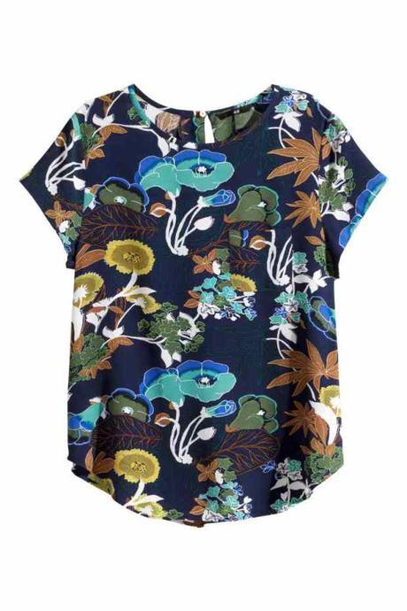 In store now… la vendetta H&M - top a fiori, now in stores... 15€, se lo mettessero in saldo....
