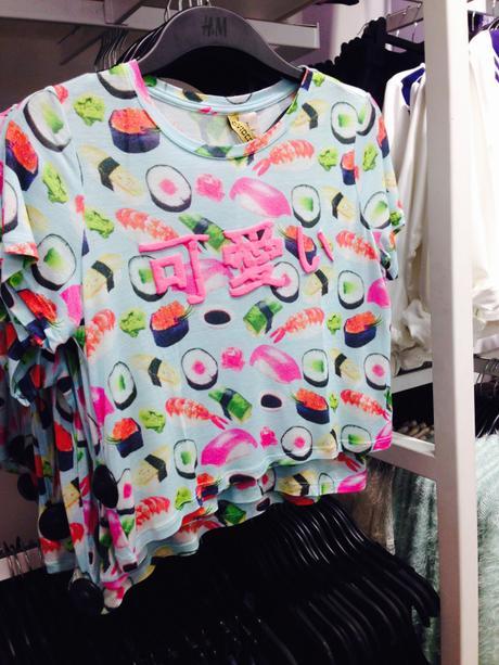 In store now… la vendetta H&M - maglietta sushi che poi a me il sushi piace... ma no.
