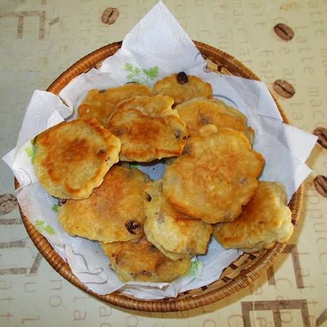 Frittelle mele e uvetta