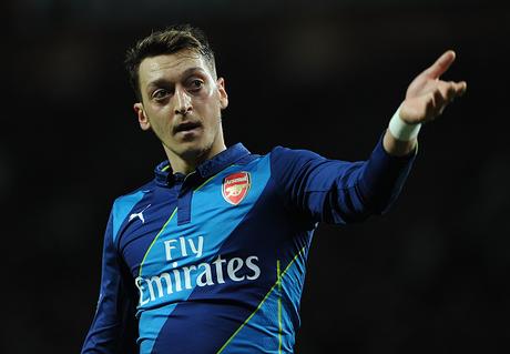 Arsenal, Ozil smentisce un possibile addio: “Qui sono felice”