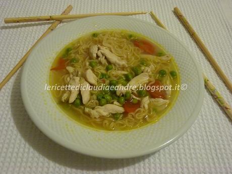 Zuppetta di pollo e noodles