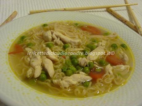 Zuppetta di pollo e noodles