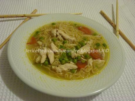 Zuppetta di pollo e noodles