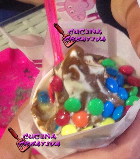 gelato al pistacchio con glassa alcioccolato e smarties